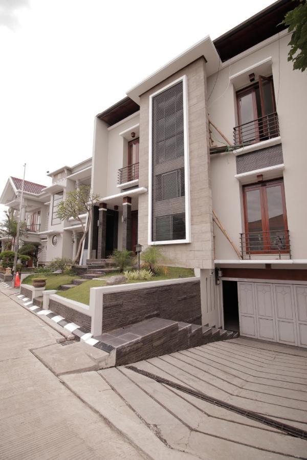 Wisma tamu Pasteur Bandung, Husein Sastranegara Airport