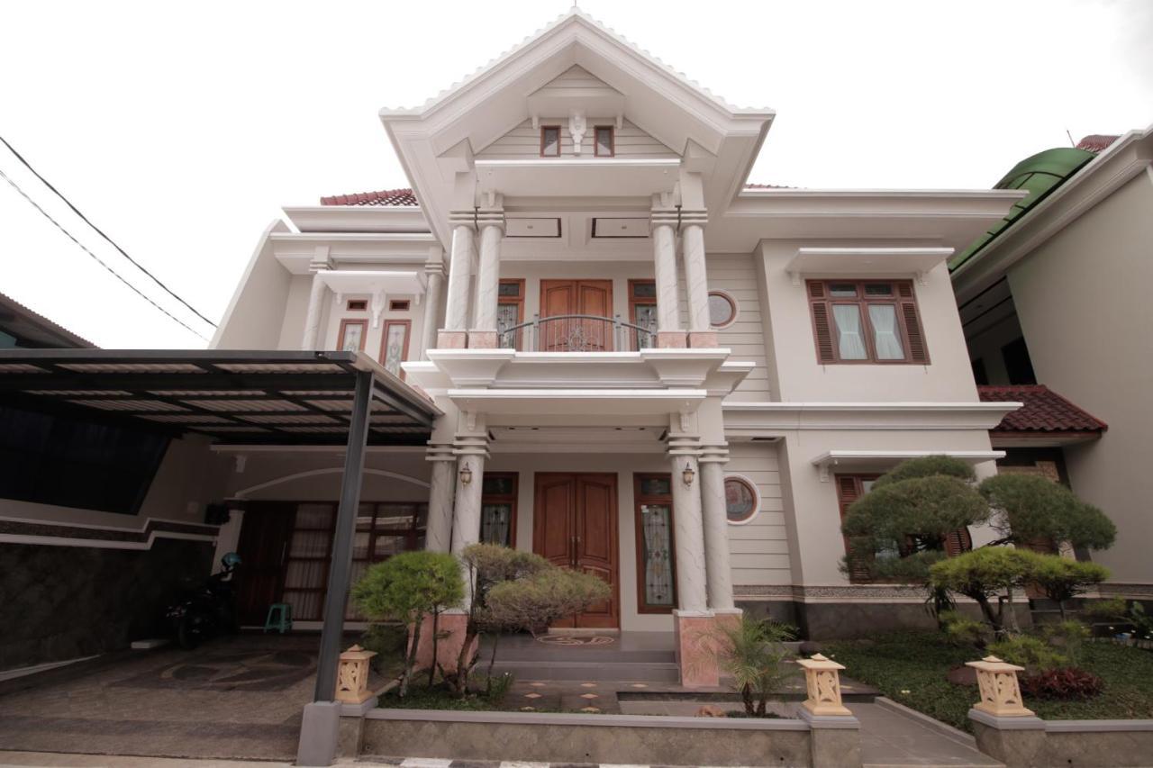 Wisma tamu Pasteur Bandung, Husein Sastranegara Airport