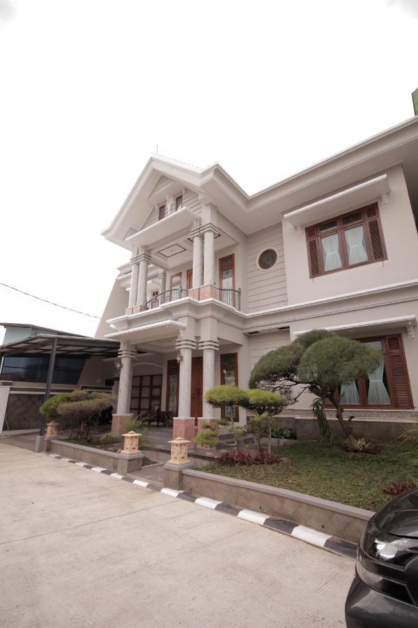 Pasteur Bandung, Husein Sastranegara Airport * Bandung
