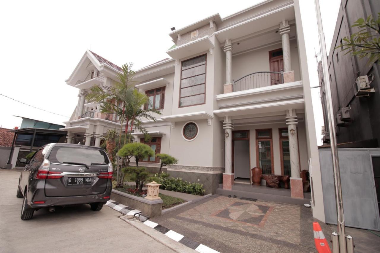 Pasteur Bandung, Husein Sastranegara Airport Bandung